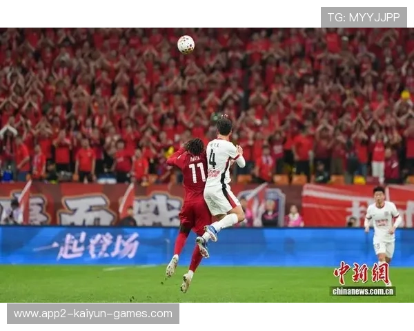 重庆铜梁龙迪马塔边路起速，防守被迫直接犯规